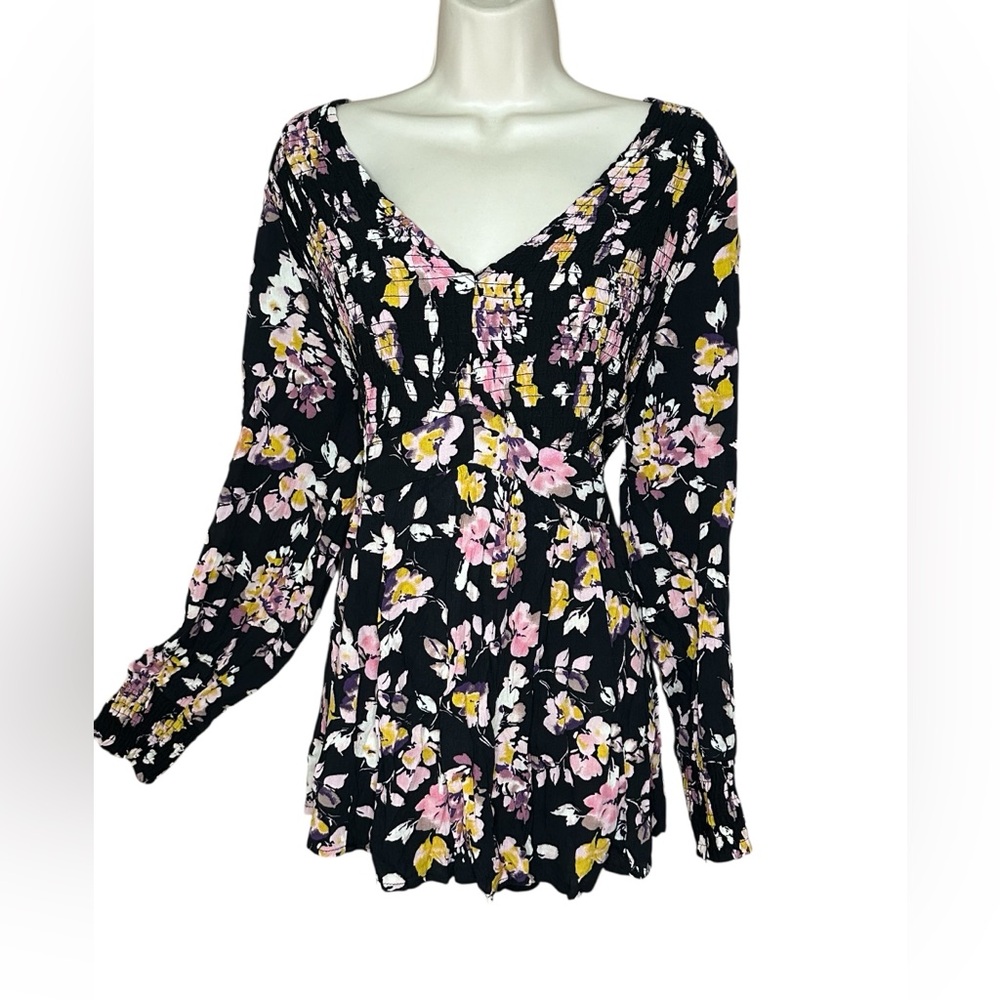 NWOT Babydoll Crinkle Gauze V-Neck Floral Smocked Top TORRID SIZE 1
